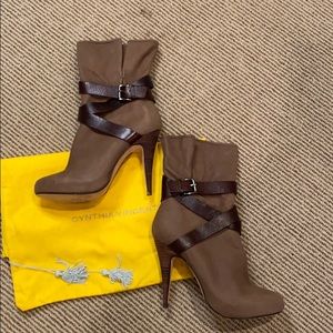 NWT Suede Cynthia Vincent boots 6.5